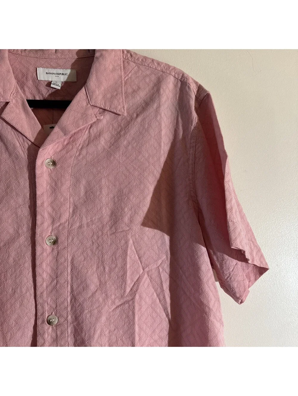 Banana Republic Men’s Large Textured Resort Shirt Pink Salmon Short Sleeve NWT